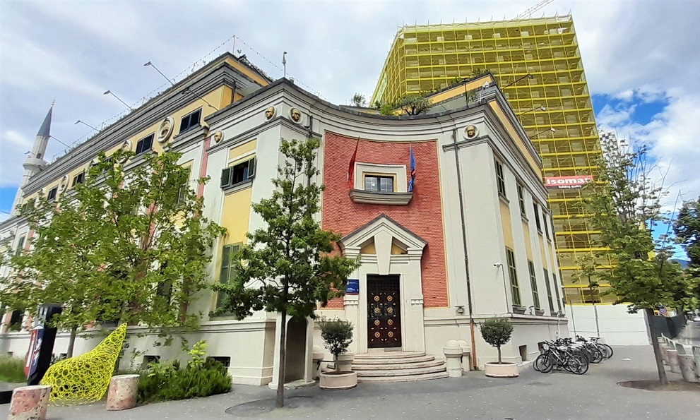 Popullsia bie, por 48 bashkite ne vend rrisin numrin e punonjesve 